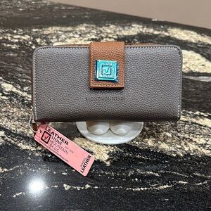 Stone Mountain Tan Leather Wallet